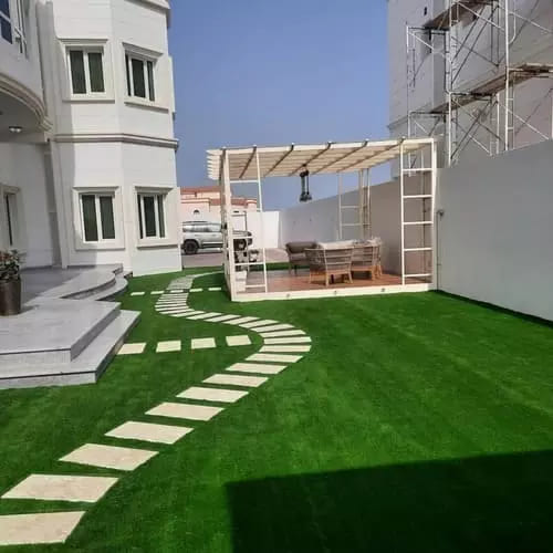 Artificial grass lawn installation with pergola and stepping stones — project 16